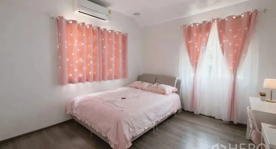 For rent and for sale 4 bedrooms house in Bang Phli, Samut Prakan