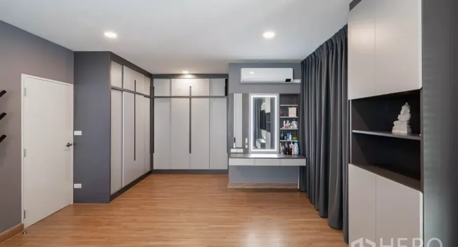 Casa en alquiler y en venta de 4 habitaciones en Bang Phli, Samut Prakan