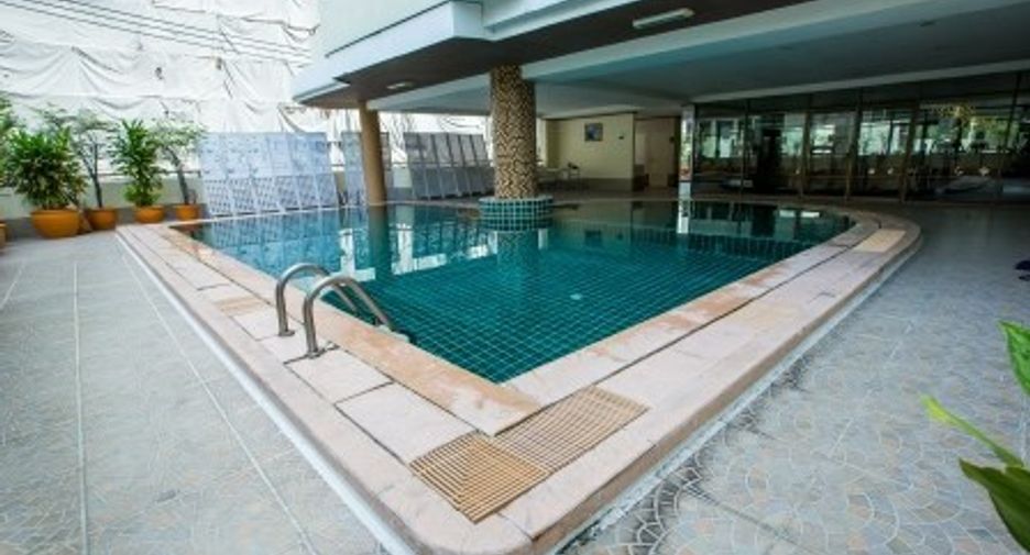 For rent 3 bedrooms condo in Watthana, Bangkok