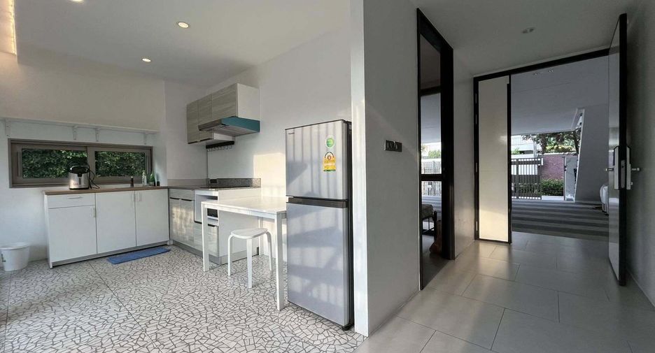 For rent 3 bedrooms office in Lat Phrao, Bangkok
