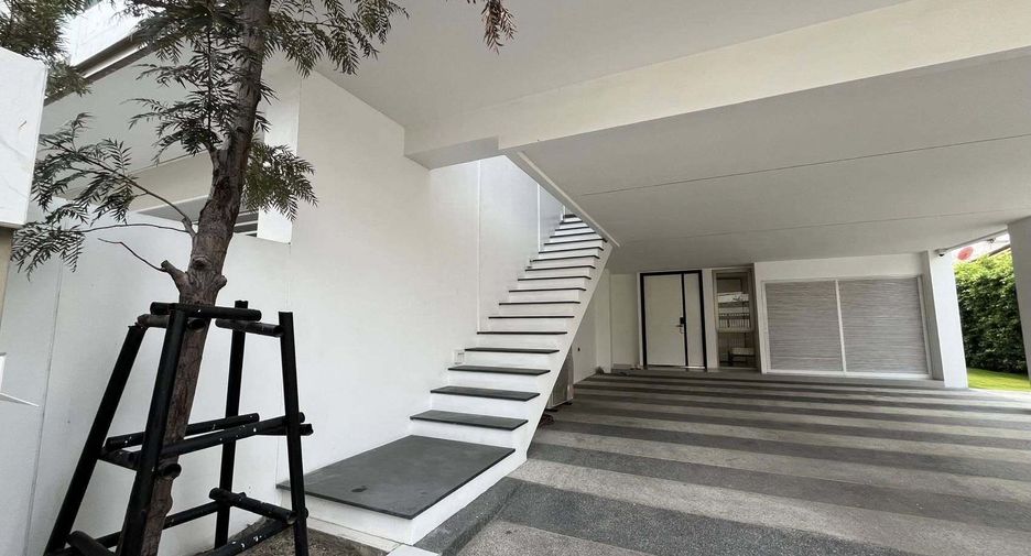 For rent 3 bedrooms office in Lat Phrao, Bangkok