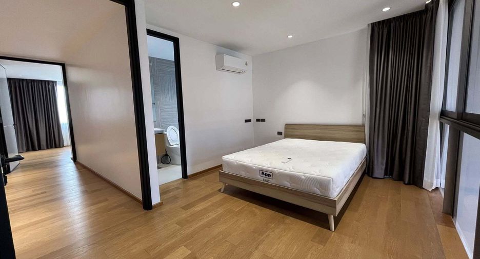For rent 3 bedrooms office in Lat Phrao, Bangkok