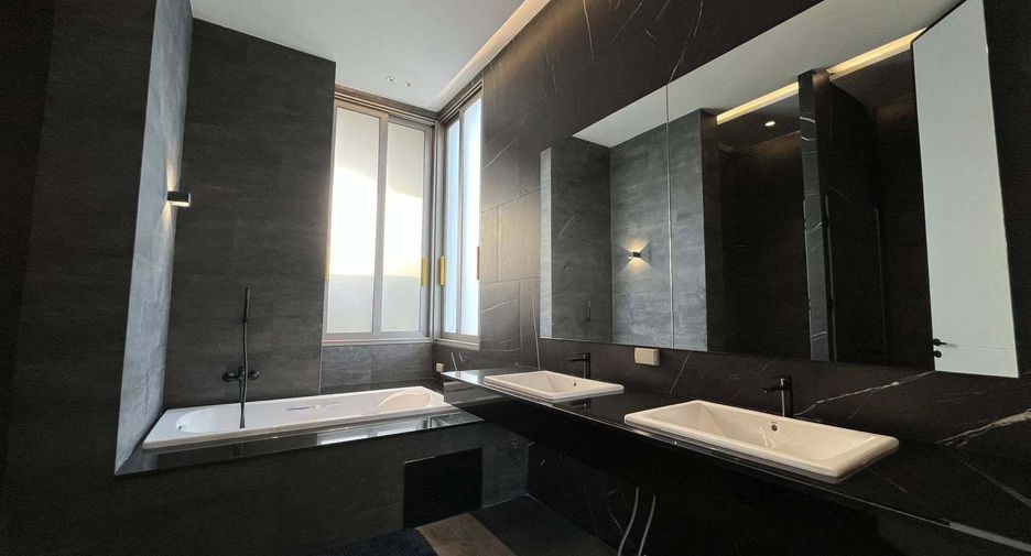 For rent 3 bedrooms office in Lat Phrao, Bangkok