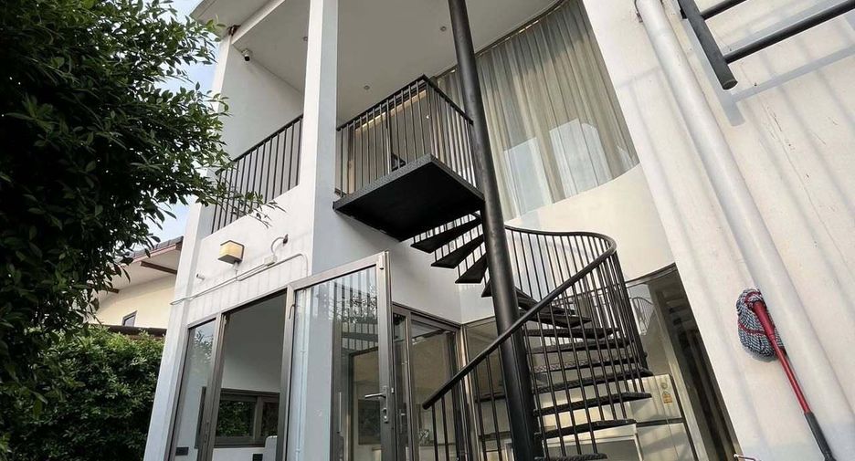 For rent 3 bedrooms office in Lat Phrao, Bangkok