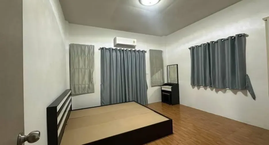 Reihenhaus zum Kauf und zur Miete mit 2 Zimmer in Min Buri, Bangkok