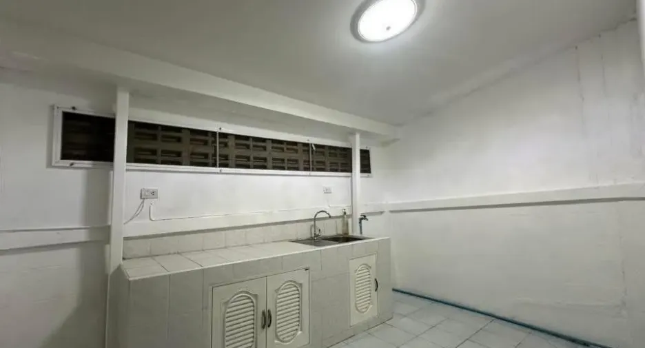 Reihenhaus zum Kauf und zur Miete mit 2 Zimmer in Min Buri, Bangkok