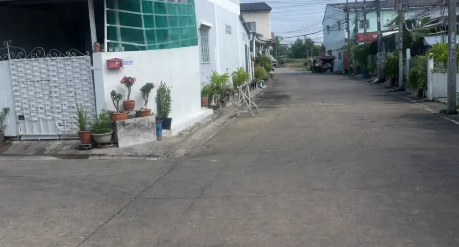 Reihenhaus zum Kauf und zur Miete mit 2 Zimmer in Min Buri, Bangkok