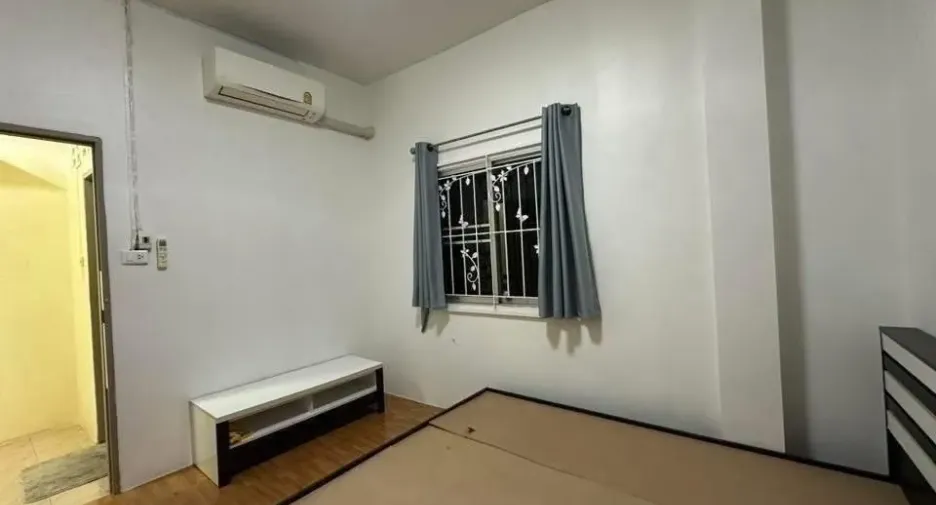 Reihenhaus zum Kauf und zur Miete mit 2 Zimmer in Min Buri, Bangkok