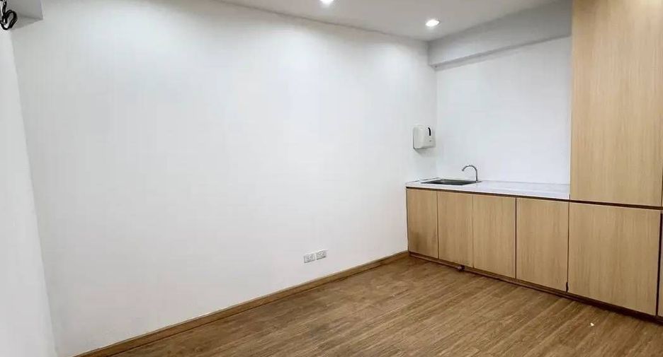 For rent 10 bedrooms retail Space in Mueang Chiang Mai, Chiang Mai