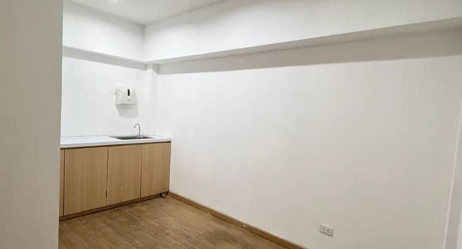 For rent 10 bedrooms retail Space in Mueang Chiang Mai, Chiang Mai
