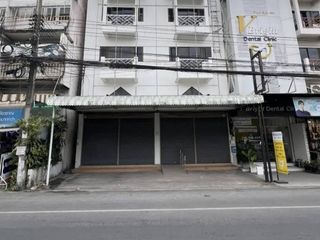 For rent 10 bedrooms retail Space in Mueang Chiang Mai, Chiang Mai