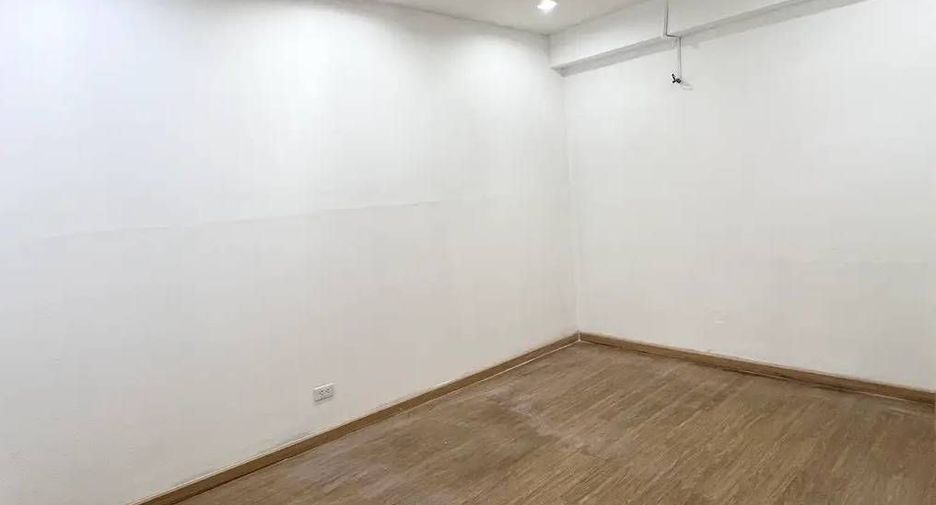 For rent 10 bedrooms retail Space in Mueang Chiang Mai, Chiang Mai