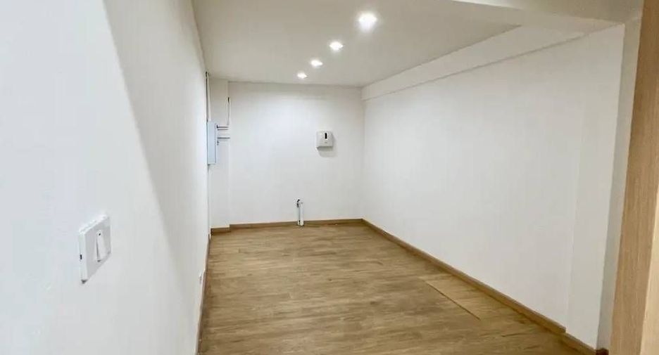 For rent 10 bedrooms retail Space in Mueang Chiang Mai, Chiang Mai