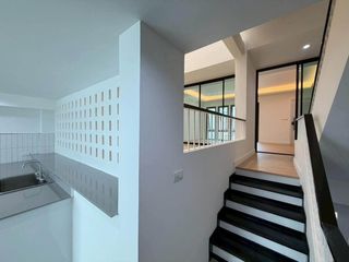 For sale 4 ベッドルーム house in Phra Khanong, Bangkok