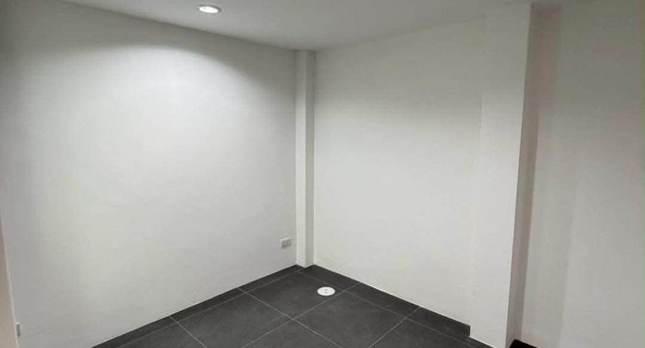 Продажа 4 спальни дом в Пхра Кханонг, Бангкок