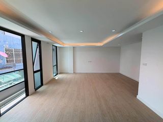 For sale 4 ベッドルーム house in Phra Khanong, Bangkok