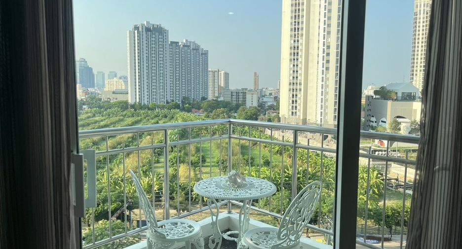 Condo en alquiler de 2 habitaciones en Huai Khwang, Bangkok