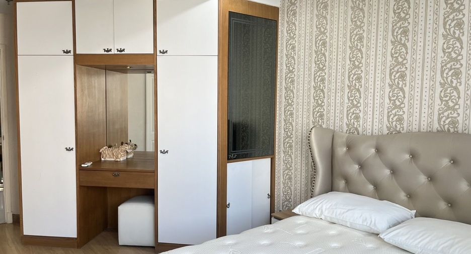 Condo en alquiler de 2 habitaciones en Huai Khwang, Bangkok