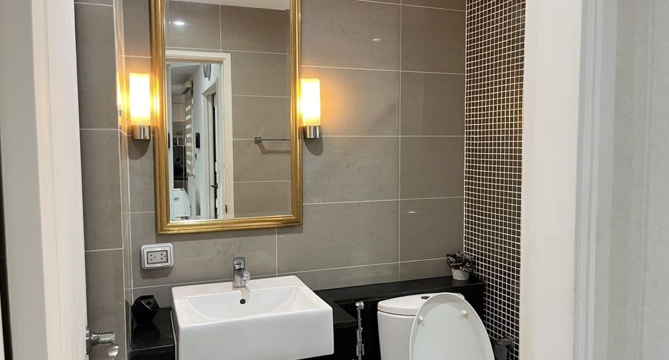 Condo en alquiler de 2 habitaciones en Huai Khwang, Bangkok