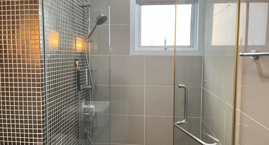 Condo en alquiler de 2 habitaciones en Huai Khwang, Bangkok