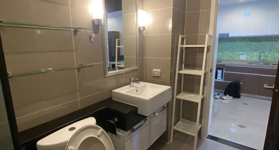 For rent 1 bed condo in Sathon, Bangkok