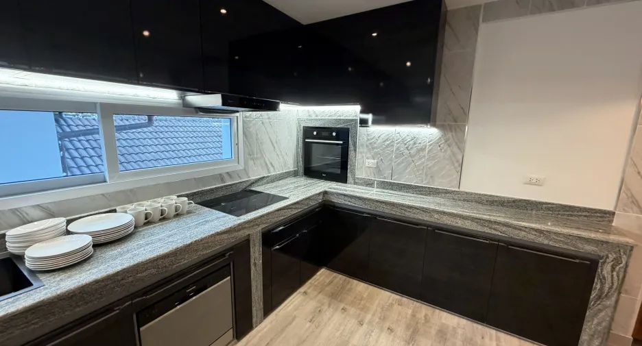 Condo en alquiler de 3 habitaciones en Thalang, Phuket