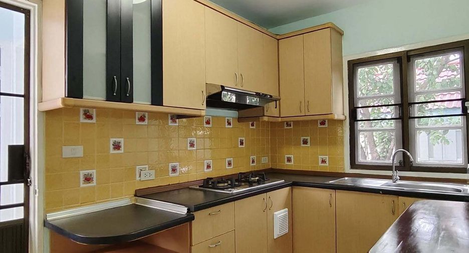 For rent 3 bedrooms house in Bang Na, Bangkok