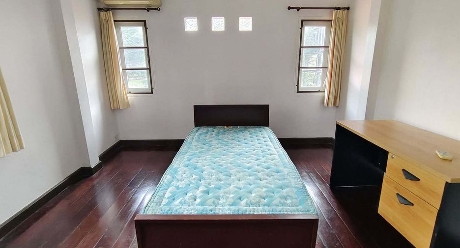 For rent 3 bedrooms house in Bang Na, Bangkok