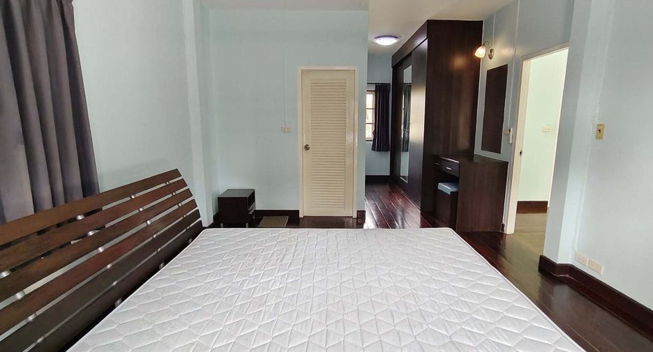 For rent 3 bedrooms house in Bang Na, Bangkok