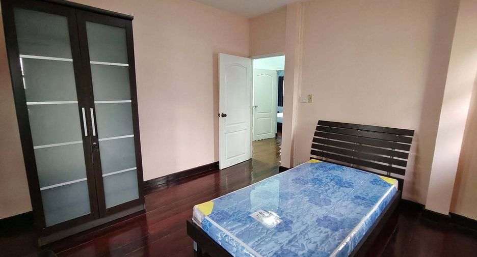 For rent 3 bedrooms house in Bang Na, Bangkok
