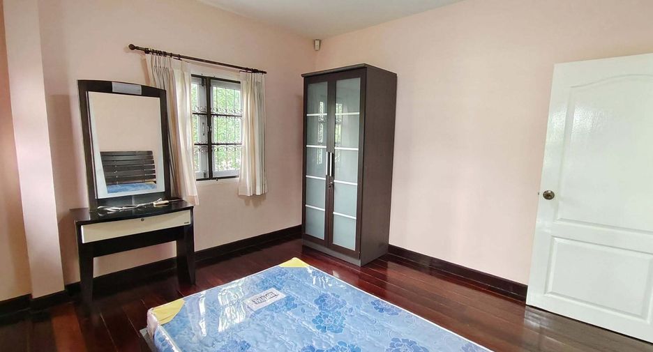 For rent 3 bedrooms house in Bang Na, Bangkok