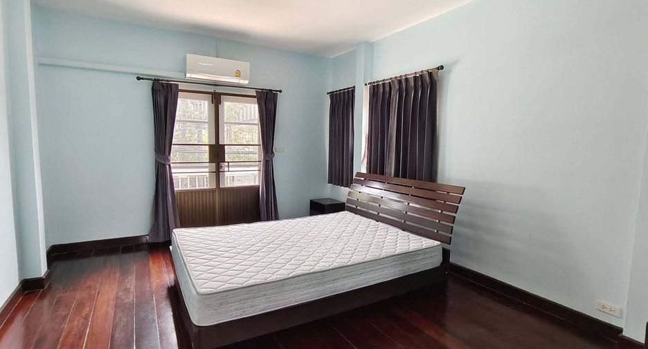 For rent 3 bedrooms house in Bang Na, Bangkok