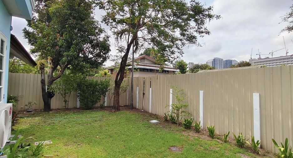 For rent 3 bedrooms house in Bang Na, Bangkok