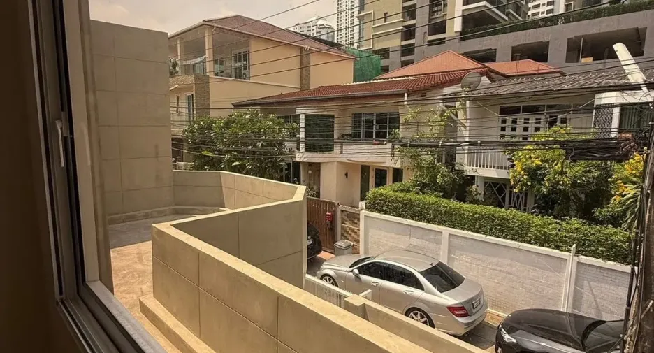 For rent 3 bedrooms house in Khlong Toei, Bangkok