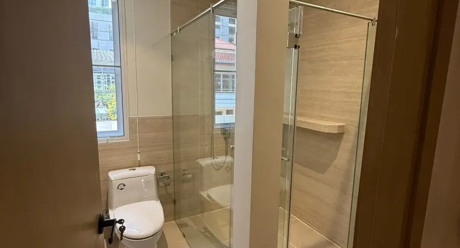 For rent 3 bedrooms house in Khlong Toei, Bangkok