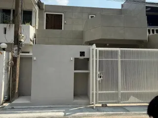 For rent 3 bedrooms house in Khlong Toei, Bangkok