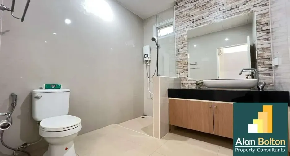 For rent 3 bedrooms house in Huay Yai, Pattaya