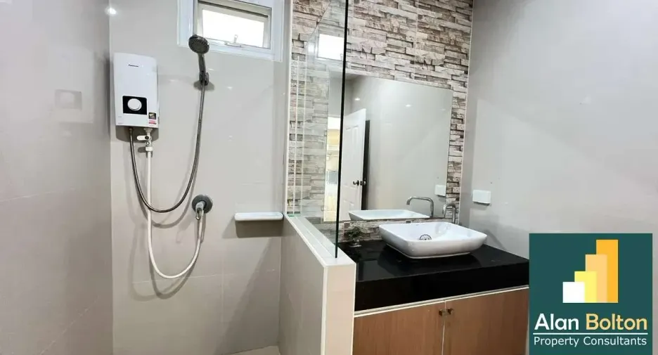 For rent 3 bedrooms house in Huay Yai, Pattaya
