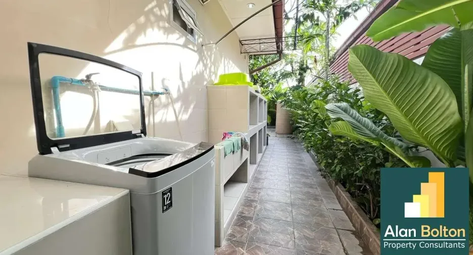 For rent 3 bedrooms house in Huay Yai, Pattaya