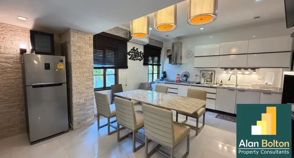 For rent and for sale 4 bedrooms house in Bang Lamung, Chonburi