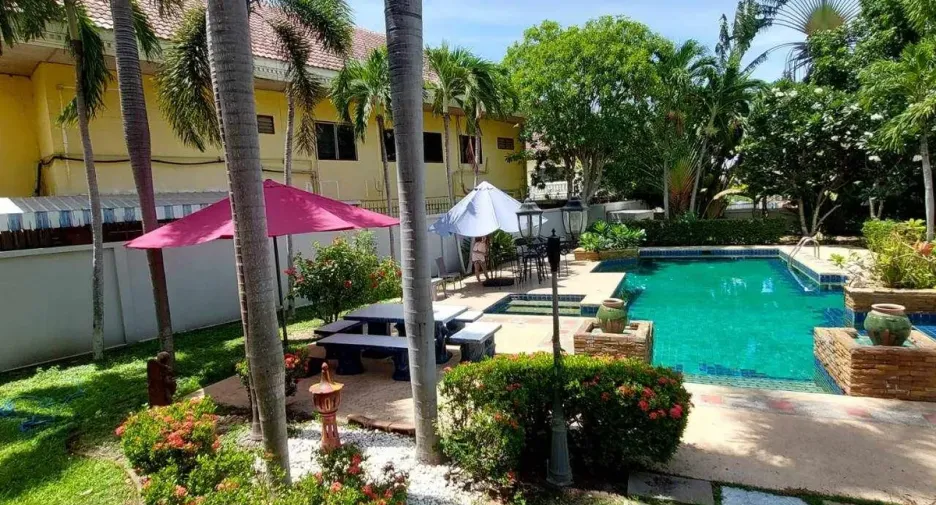 For rent and for sale 4 bedrooms house in Bang Lamung, Chonburi