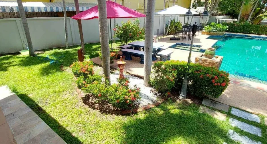 For rent and for sale 4 bedrooms house in Bang Lamung, Chonburi