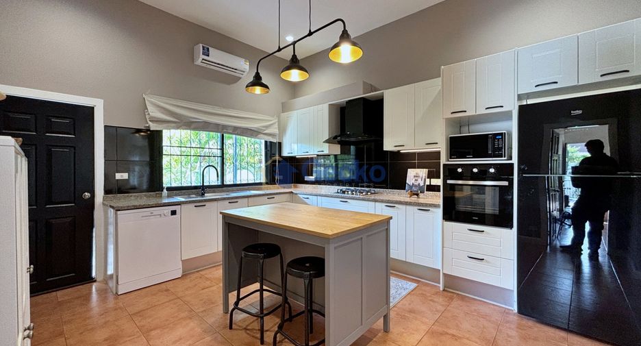 For rent 4 ベッドルーム house in Bang Lamung, Chonburi