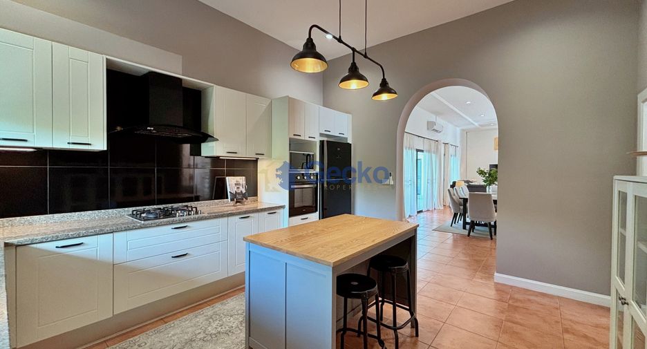 For rent 4 ベッドルーム house in Bang Lamung, Chonburi