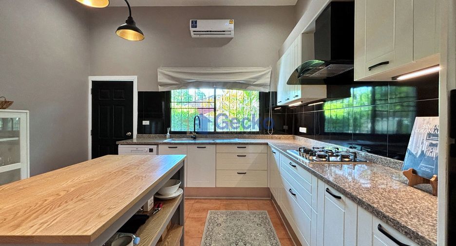 For rent 4 ベッドルーム house in Bang Lamung, Chonburi