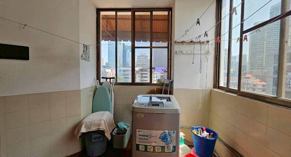 For rent 4 bedrooms condo in Khlong Toei, Bangkok