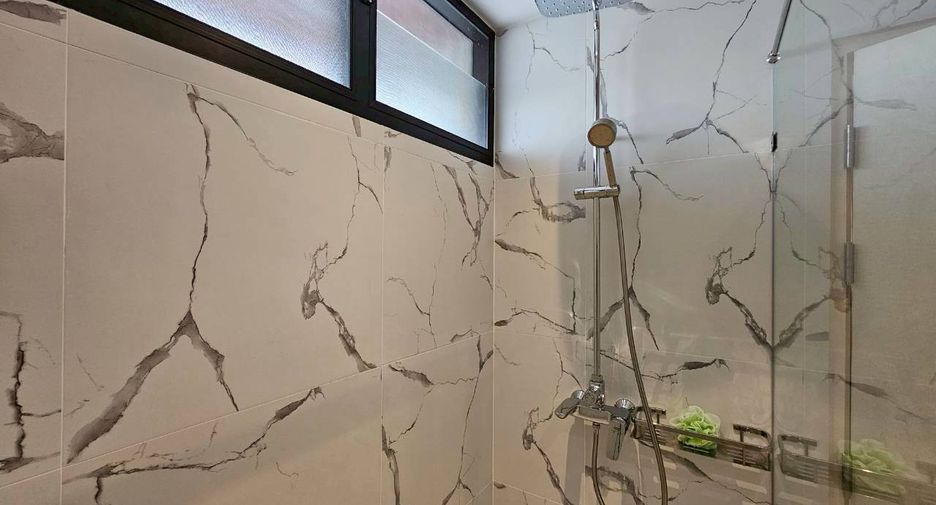 For rent 4 bedrooms condo in Khlong Toei, Bangkok