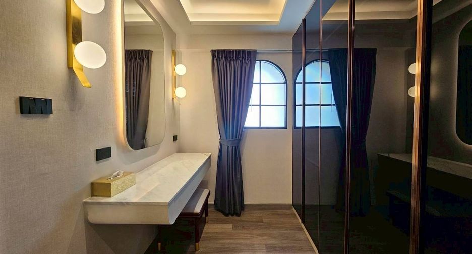 For rent 4 bedrooms condo in Khlong Toei, Bangkok