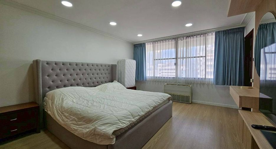 For rent 4 bedrooms condo in Khlong Toei, Bangkok