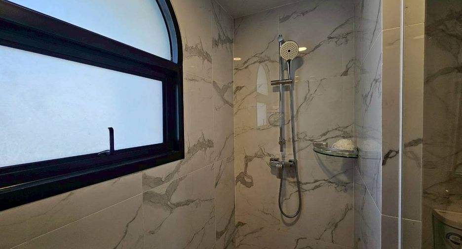 For rent 4 bedrooms condo in Khlong Toei, Bangkok